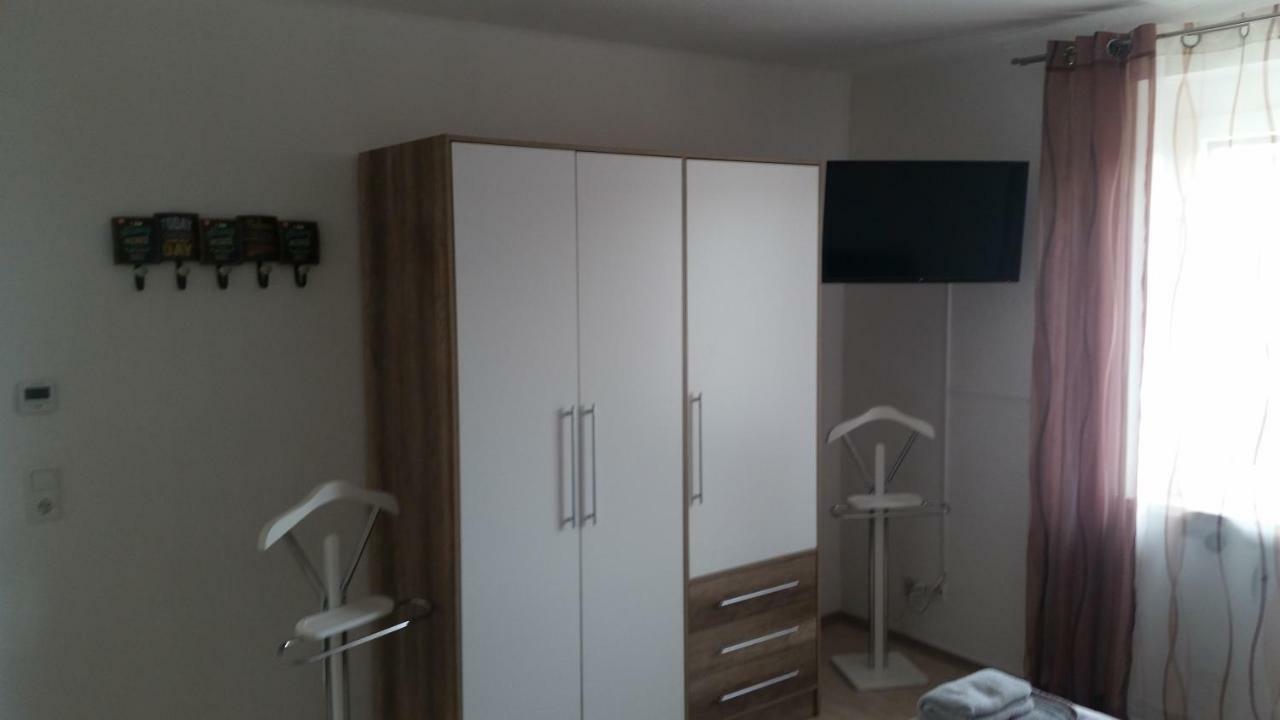 Ferienwohnung Mueller Кенцинген Екстериор снимка